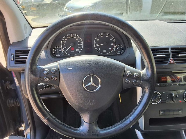 Mercedes-benz - 2005 - a-klasse - 150 classic - personenauto - afbeelding 4 van  16