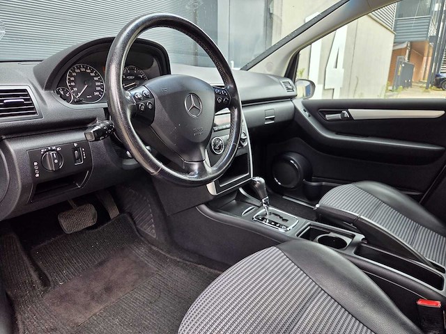 Mercedes-benz - 2005 - a-klasse - 170 avantgarde - automaat - 95-sf-db - afbeelding 2 van  26