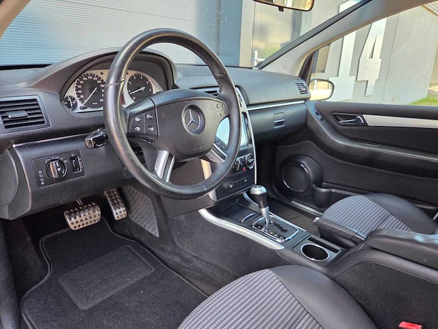 Mercedes-benz - 2005 - b-klasse - 200 - automaat - 3-xkz-11 - personenauto - afbeelding 2 van  24