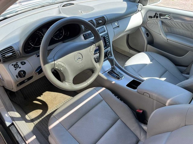 Mercedes-benz - 2005 - c-klasse - 350 elegance 4-matic - personenauto - afbeelding 12 van  22