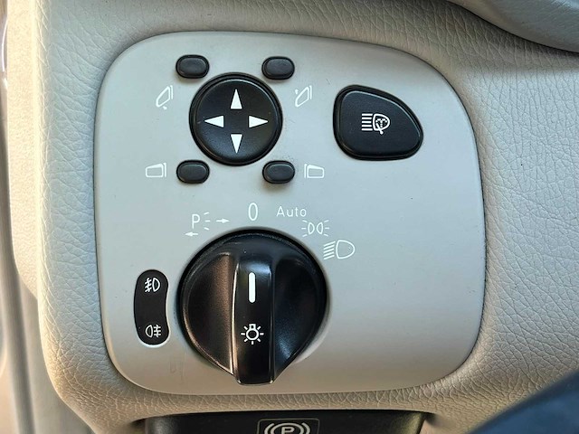 Mercedes-benz - 2005 - c-klasse - 350 elegance 4-matic - personenauto - afbeelding 19 van  22