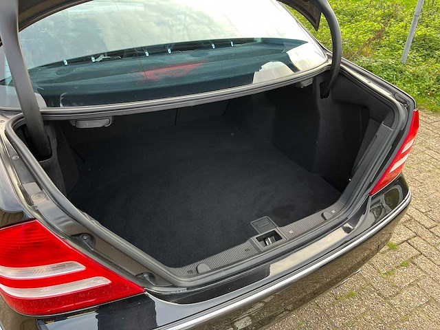 Mercedes-benz - 2005 - c-klasse - amg 55 - personenauto - afbeelding 17 van  26