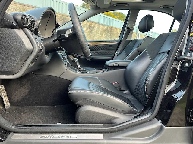 Mercedes-benz - 2005 - c-klasse - amg 55 - personenauto - afbeelding 22 van  26