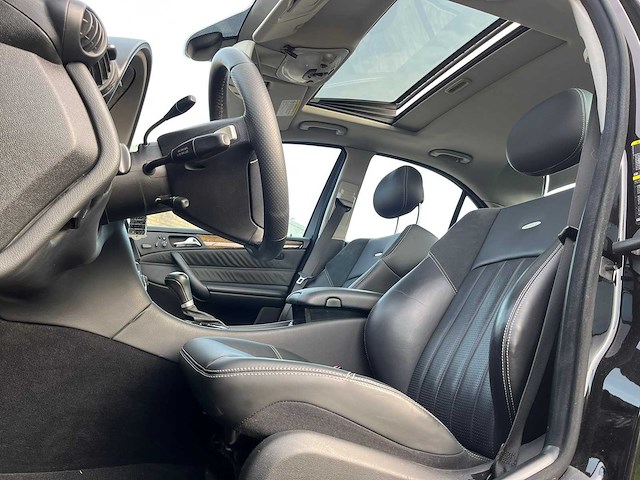 Mercedes-benz - 2005 - c-klasse - amg 55 - personenauto - afbeelding 23 van  26