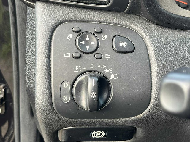 Mercedes-benz - 2005 - c-klasse - amg 55 - personenauto - afbeelding 25 van  26