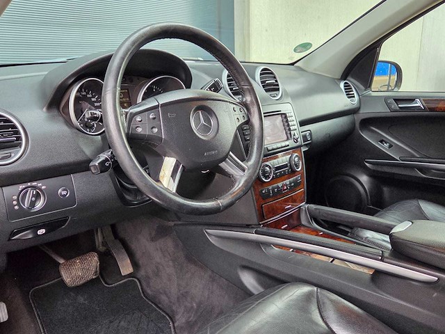 Mercedes-benz - 2005 - m-klasse - 350 - 54-rt-zs - afbeelding 3 van  30