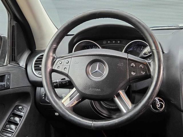 Mercedes-benz - 2005 - m-klasse - 350 - 54-rt-zs - afbeelding 24 van  30