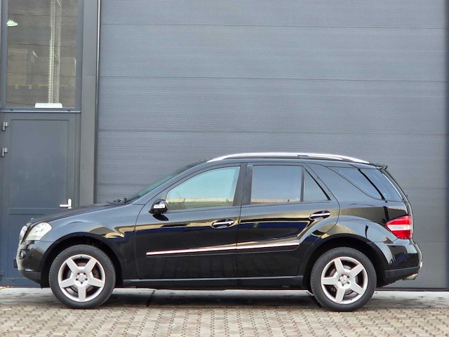 Mercedes-benz - 2005 - m-klasse - 350 - 54-rt-zs - afbeelding 20 van  30