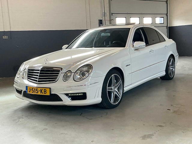 Mercedes-benz - 2007 - e-klasse - amg 63 - personenauto - afbeelding 1 van  24