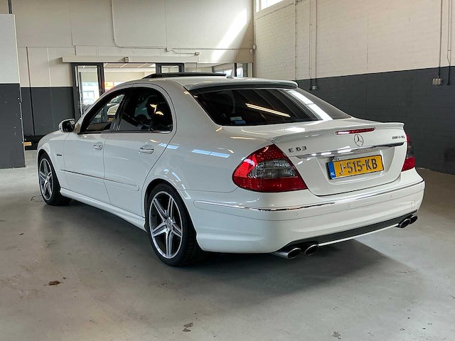 Mercedes-benz - 2007 - e-klasse - amg 63 - personenauto - afbeelding 19 van  24