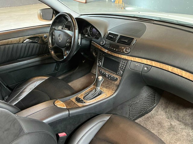 Mercedes-benz - 2007 - e-klasse - amg 63 - personenauto - afbeelding 21 van  24