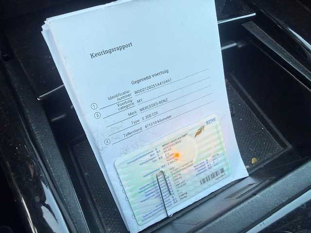 Mercedes-benz - 2011 - e-klasse - 300 cdi avantgarde - personenauto - afbeelding 15 van  16