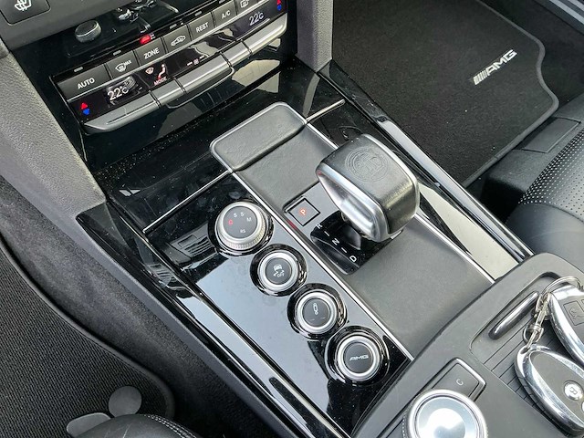 Mercedes-benz - 2012 - e-klasse - amg 63 - personenauto (10-zhz-5) - afbeelding 7 van  32
