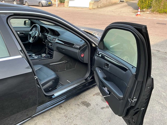 Mercedes-benz - 2012 - e-klasse - amg 63 - personenauto (10-zhz-5) - afbeelding 9 van  32