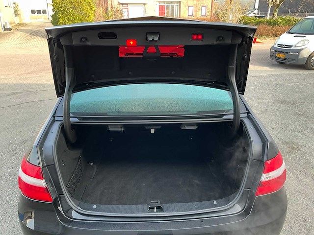 Mercedes-benz - 2012 - e-klasse - amg 63 - personenauto (10-zhz-5) - afbeelding 15 van  32