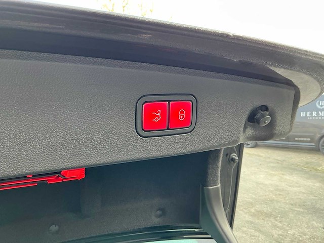 Mercedes-benz - 2012 - e-klasse - amg 63 - personenauto (10-zhz-5) - afbeelding 16 van  32