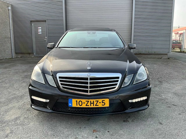 Mercedes-benz - 2012 - e-klasse - amg 63 - personenauto (10-zhz-5) - afbeelding 12 van  32