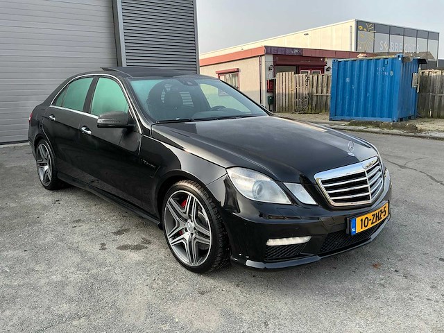 Mercedes-benz - 2012 - e-klasse - amg 63 - personenauto (10-zhz-5) - afbeelding 23 van  32