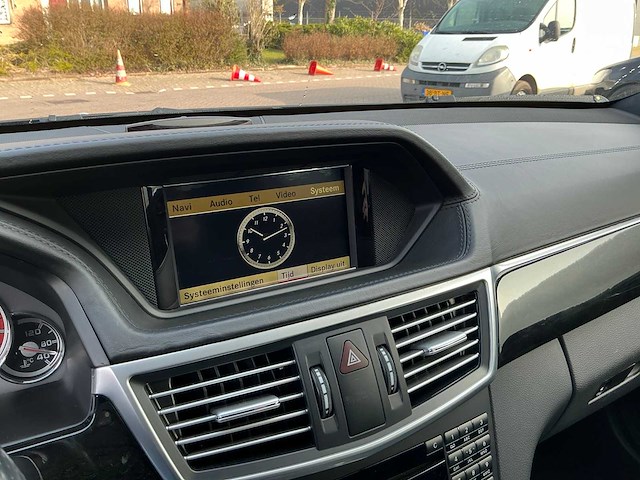 Mercedes-benz - 2012 - e-klasse - amg 63 - personenauto (10-zhz-5) - afbeelding 5 van  32