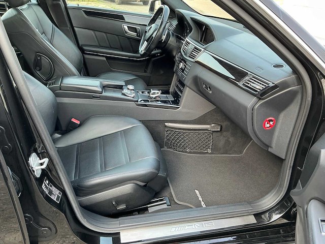 Mercedes-benz - 2012 - e-klasse - amg 63 - personenauto (10-zhz-5) - afbeelding 10 van  32