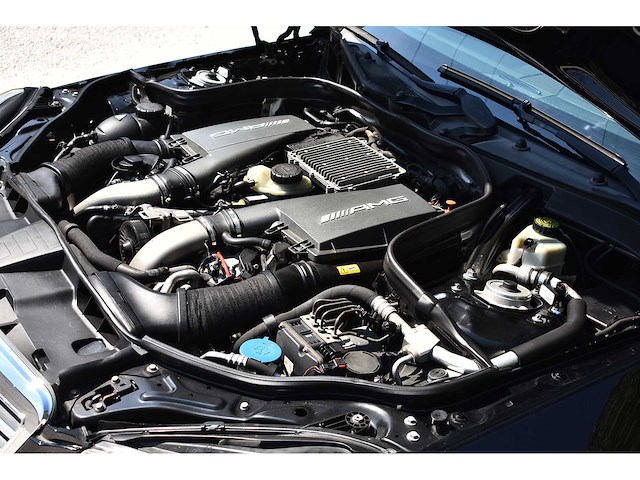 Mercedes-benz - 2012 - e63 amg - 5.5-liter (5.461 cc) biturbo v8 - btw auto - afbeelding 27 van  84