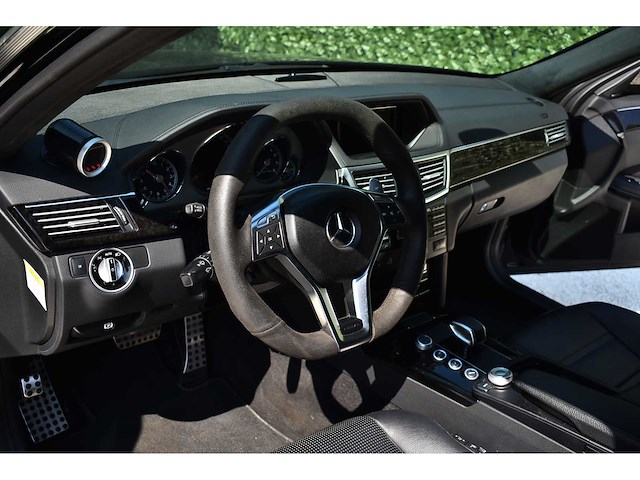 Mercedes-benz - 2012 - e63 amg - 5.5-liter (5.461 cc) biturbo v8 - btw auto - afbeelding 41 van  84