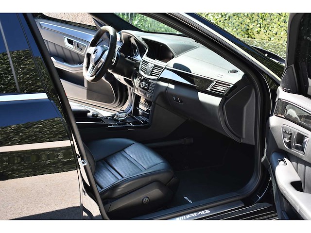 Mercedes-benz - 2012 - e63 amg - 5.5-liter (5.461 cc) biturbo v8 - btw auto - afbeelding 49 van  84