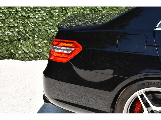 Mercedes-benz - 2012 - e63 amg - 5.5-liter (5.461 cc) biturbo v8 - btw auto - afbeelding 14 van  88