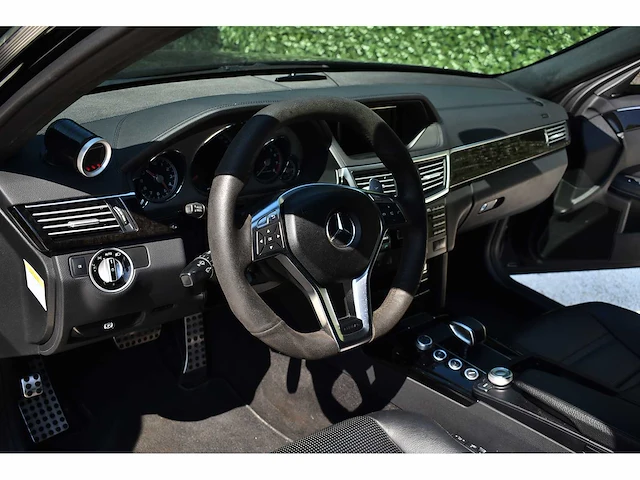 Mercedes-benz - 2012 - e63 amg - 5.5-liter (5.461 cc) biturbo v8 - btw auto - afbeelding 43 van  88