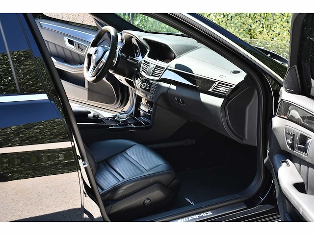 Mercedes-benz - 2012 - e63 amg - 5.5-liter (5.461 cc) biturbo v8 - btw auto - afbeelding 33 van  65