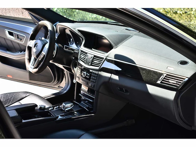 Mercedes-benz - 2012 - e63 amg - 5.5-liter (5.461 cc) biturbo v8 - btw auto - afbeelding 36 van  65
