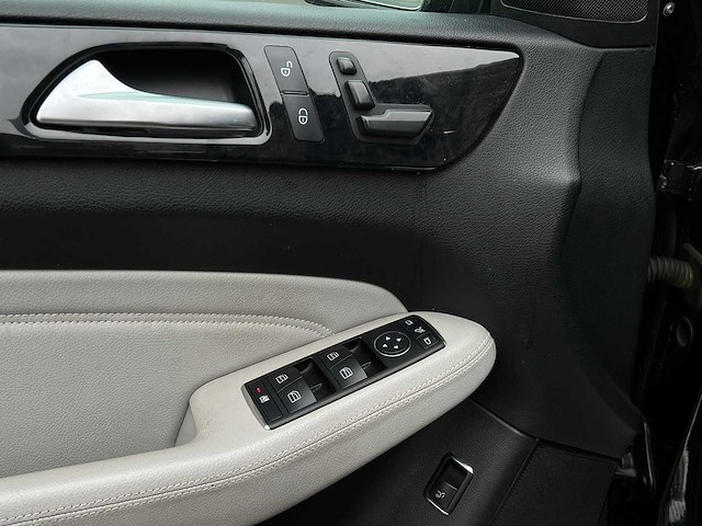 Mercedes-benz - 2012 - m-klasse - 350 bluetec - sh-935-p - afbeelding 9 van  18