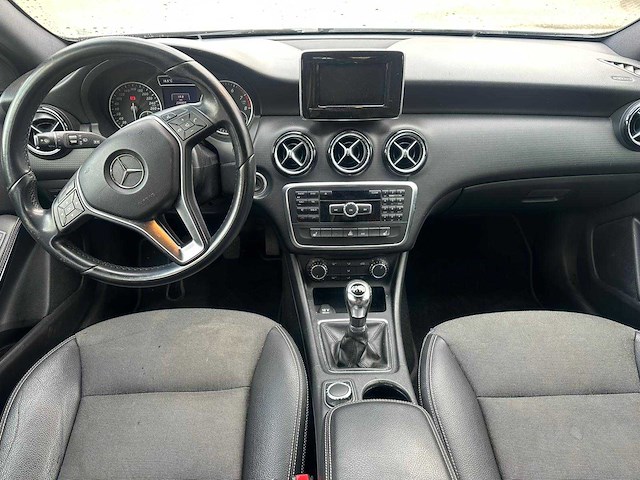 Mercedes-benz - 2013 - a-klasse - 180 - personenauto - afbeelding 4 van  21