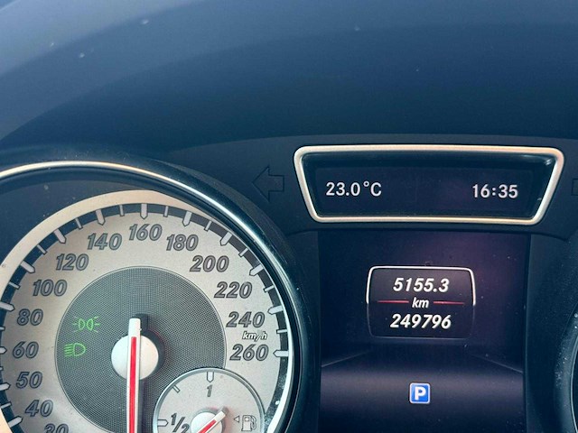 Mercedes-benz - 2013 - cla-klasse - 180 blueeff. edition - 1-srf-77 - personenauto - afbeelding 3 van  12