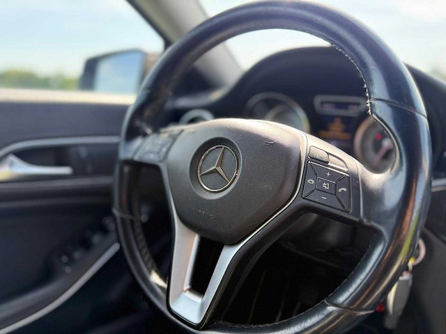 Mercedes-benz - 2013 - cla-klasse - 180 blueeff. edition - 1-srf-77 - personenauto - afbeelding 2 van  12