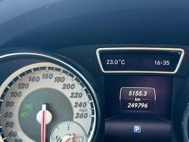 Mercedes-benz - 2013 - cla-klasse - 180 blueeff. edition - 1-srf-77 - personenauto - afbeelding 3 van  12