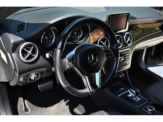 Mercedes-benz - 2014 - cla 45 amg - 2.0 viercilinder turbomotor - btw auto - afbeelding 43 van  79