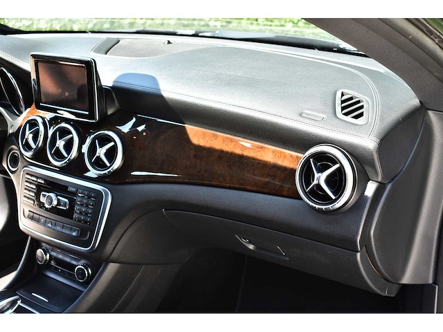 Mercedes-benz - 2014 - cla 45 amg - 2.0 viercilinder turbomotor - btw auto - afbeelding 52 van  79