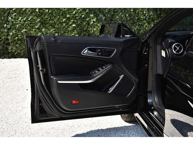 Mercedes-benz - 2014 - cla 45 amg - 2.0 viercilinder turbomotor - btw auto - afbeelding 68 van  79