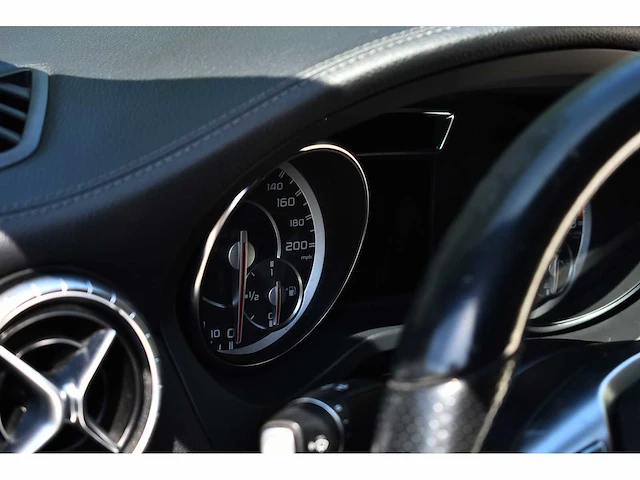 Mercedes-benz - 2014 - cla 45 amg - 2.0 viercilinder turbomotor - btw auto - afbeelding 28 van  79