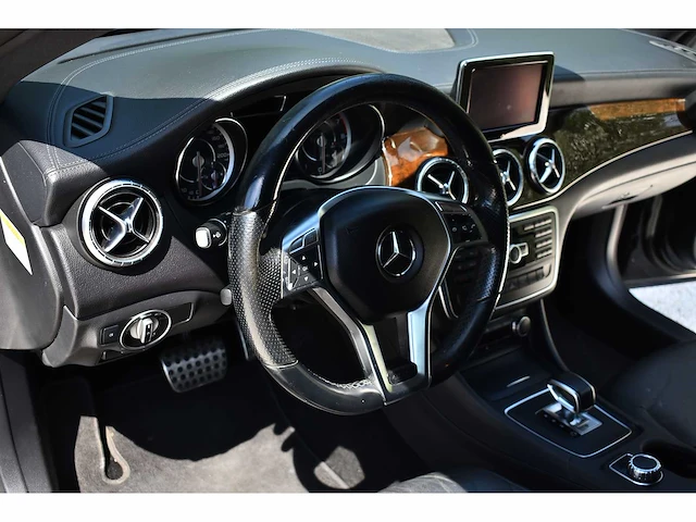 Mercedes-benz - 2014 - cla 45 amg - 2.0 viercilinder turbomotor - btw auto - afbeelding 39 van  79