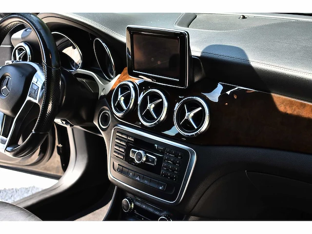 Mercedes-benz - 2014 - cla 45 amg - 2.0 viercilinder turbomotor - btw auto - afbeelding 59 van  79