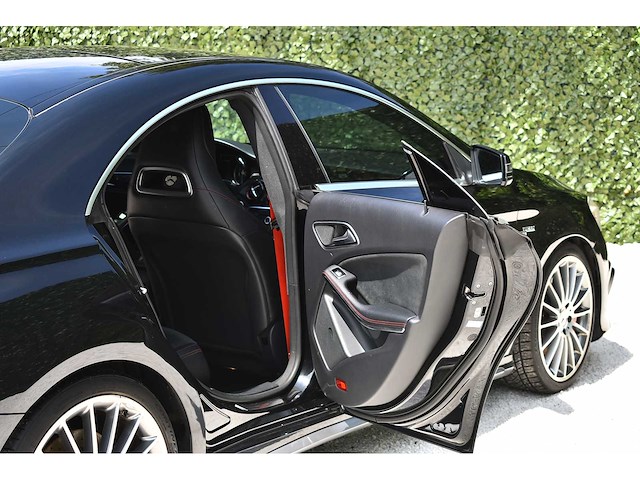 Mercedes-benz - 2015 - cla 45 amg - 2.0 viercilinder turbomotor - btw auto - afbeelding 10 van  13