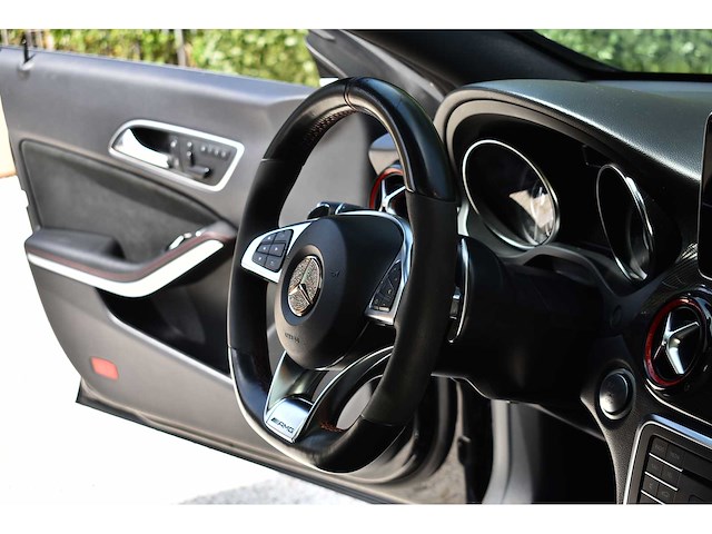 Mercedes-benz - 2015 - cla 45 amg - 2.0 viercilinder turbomotor - btw auto - afbeelding 29 van  59