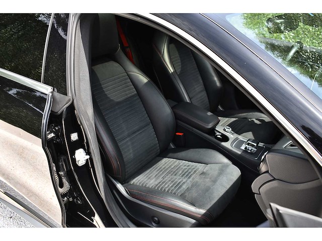Mercedes-benz - 2015 - cla 45 amg - 2.0 viercilinder turbomotor - btw auto - afbeelding 32 van  59