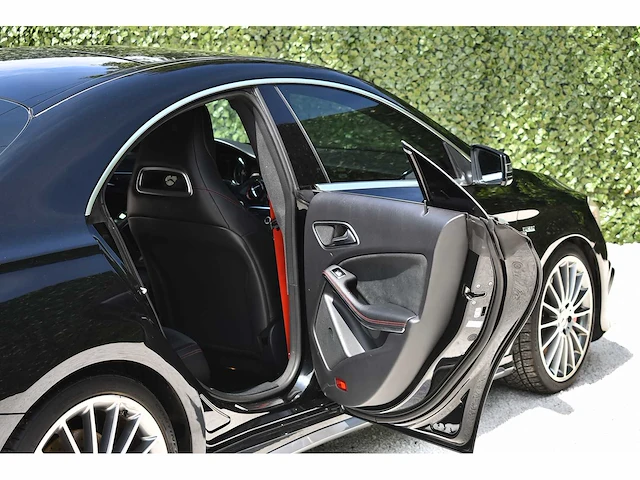 Mercedes-benz - 2015 - cla 45 amg - 2.0 viercilinder turbomotor - btw auto - afbeelding 70 van  77
