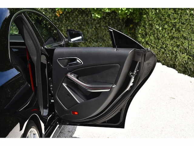 Mercedes-benz - 2015 - cla 45 amg - 2.0 viercilinder turbomotor - btw auto - afbeelding 50 van  52