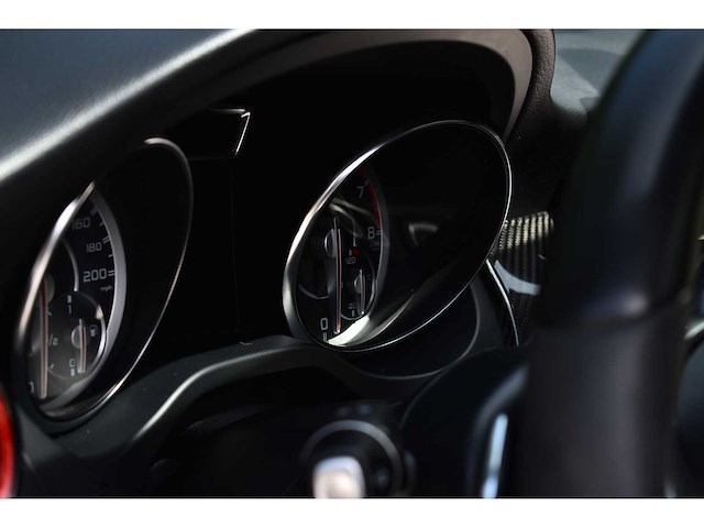 Mercedes-benz - 2015 - cla 45 amg - 2.0 viercilinder turbomotor - btw auto - afbeelding 40 van  71