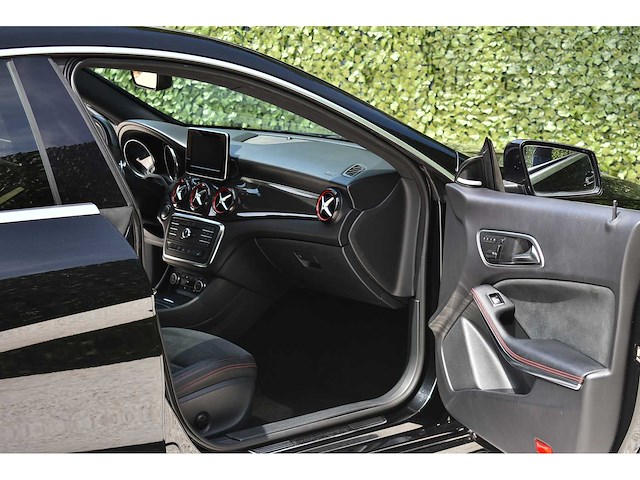 Mercedes-benz - 2015 - cla 45 amg - 2.0 viercilinder turbomotor - btw auto - afbeelding 53 van  71