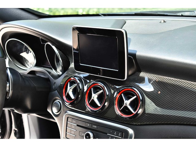 Mercedes-benz - 2015 - cla 45 amg - 2.0 viercilinder turbomotor - btw auto - afbeelding 58 van  71